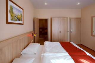 Гостиница Вишневый Сад Тверь  Улучшенный двухместный номер с 1 кроватью или 2 отдельными кроватями-7